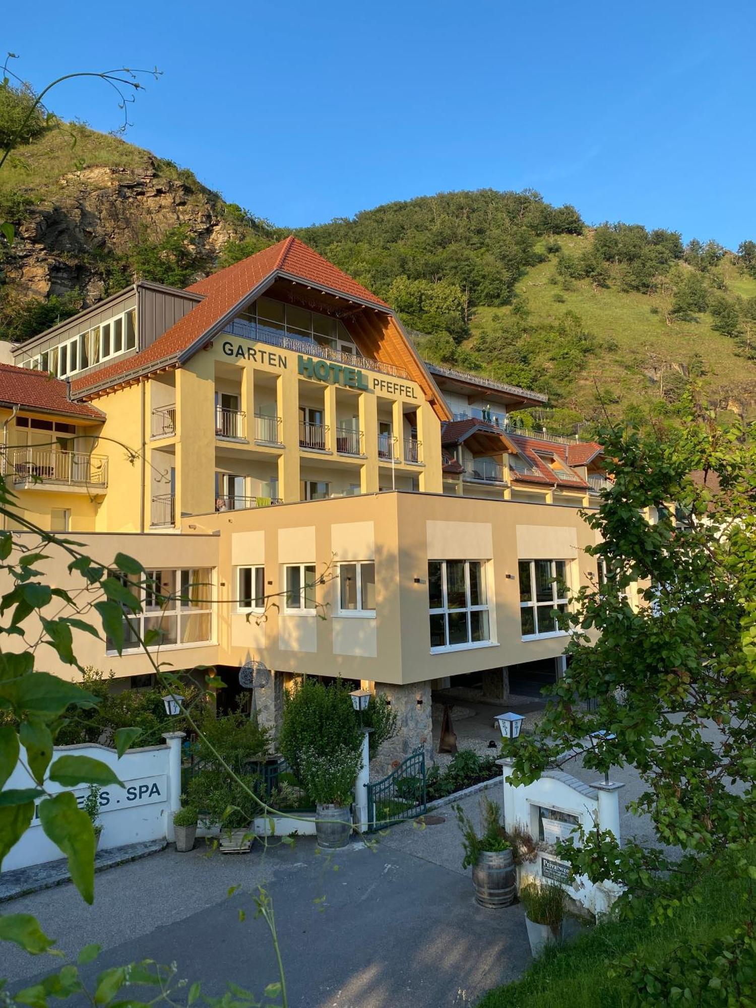 Gartenhotel & Weingut Pfeffel Dürnstein Zewnętrze zdjęcie