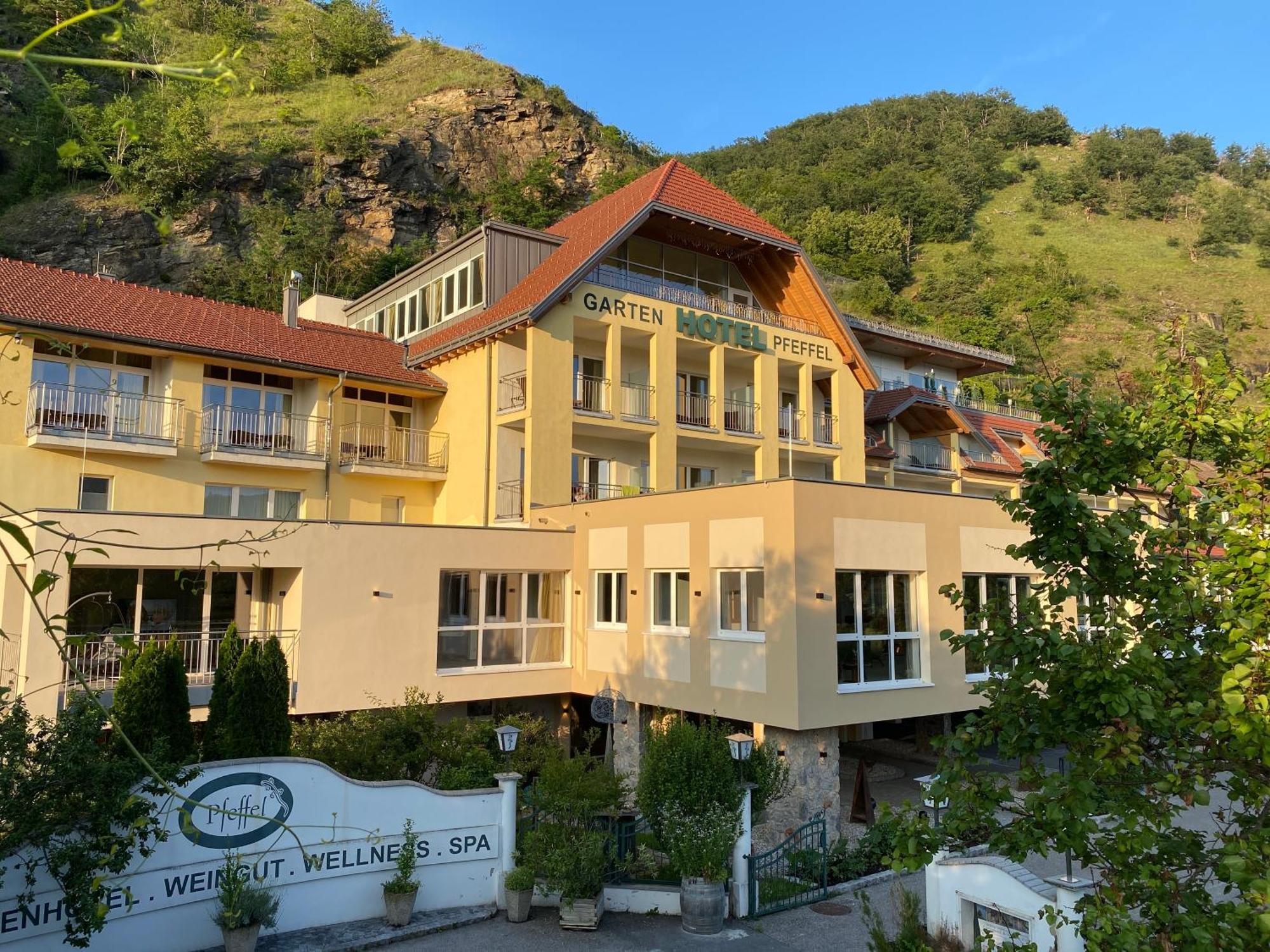 Gartenhotel & Weingut Pfeffel Dürnstein Zewnętrze zdjęcie