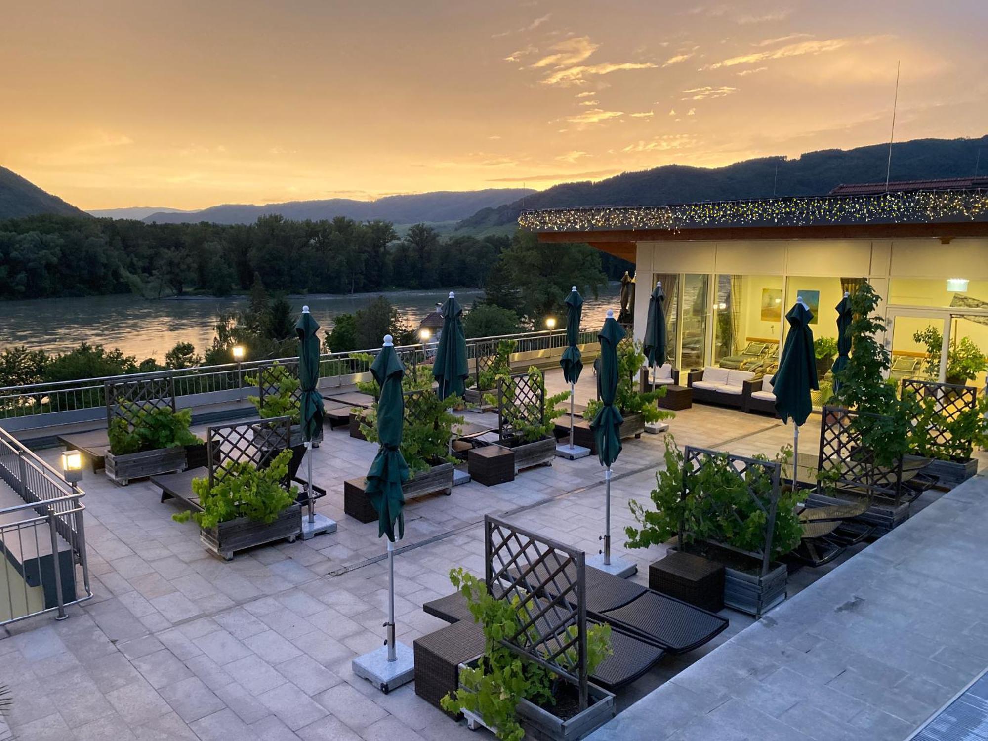 Gartenhotel & Weingut Pfeffel Dürnstein Zewnętrze zdjęcie