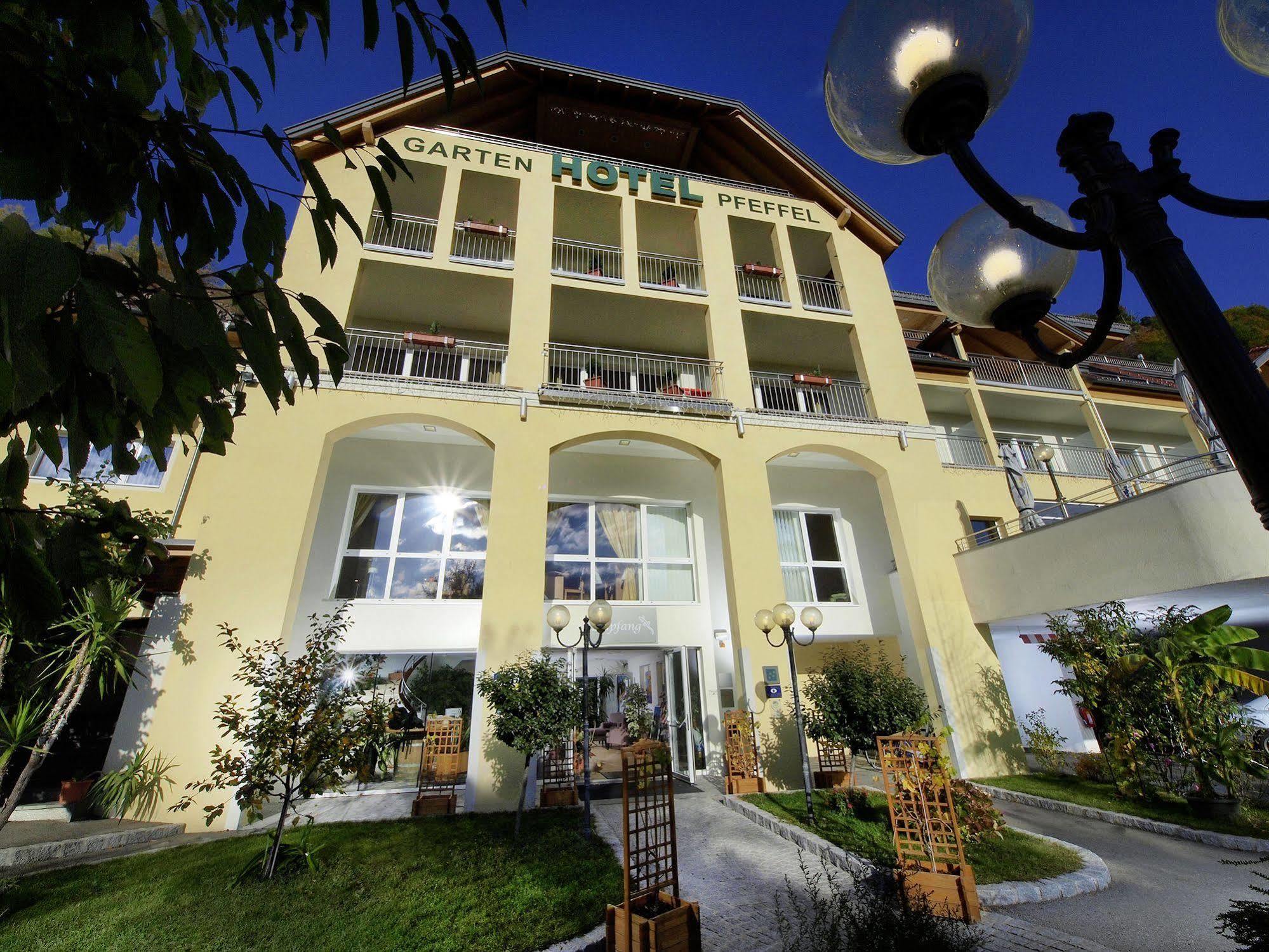 Gartenhotel & Weingut Pfeffel Dürnstein Zewnętrze zdjęcie